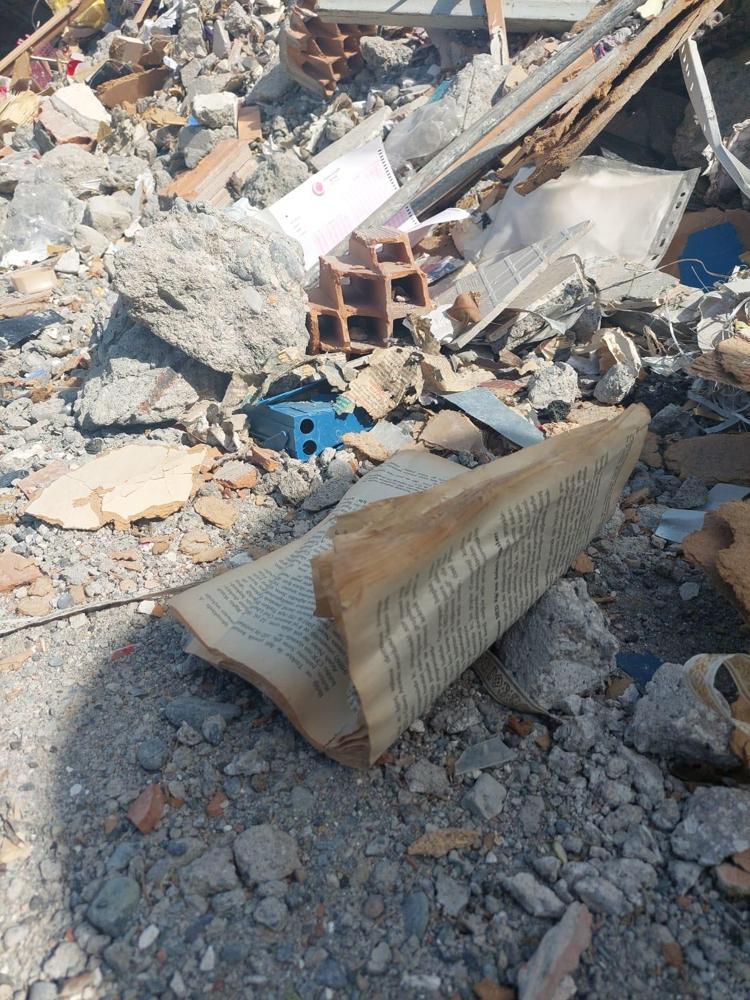 1800LÜ YILLARDAN KALMA KİTAPLAR VARDI