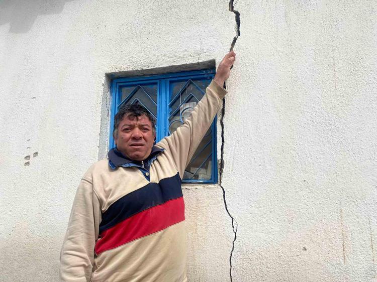 DUVARLARIM YARILIYOR