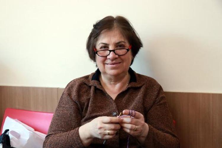 EL İŞİ YAPMADAN DURAMIYORUM