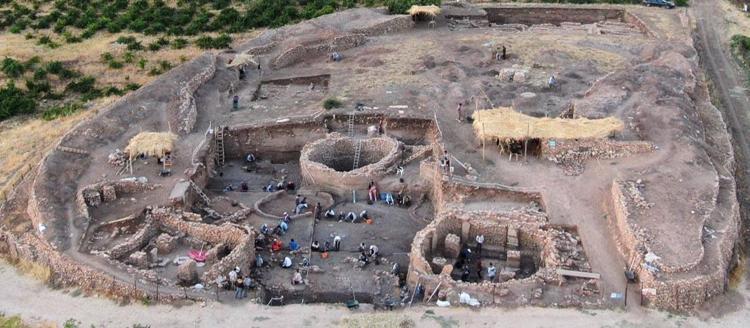 GÖBEKLİTEPE İLE ÇAĞDAŞ