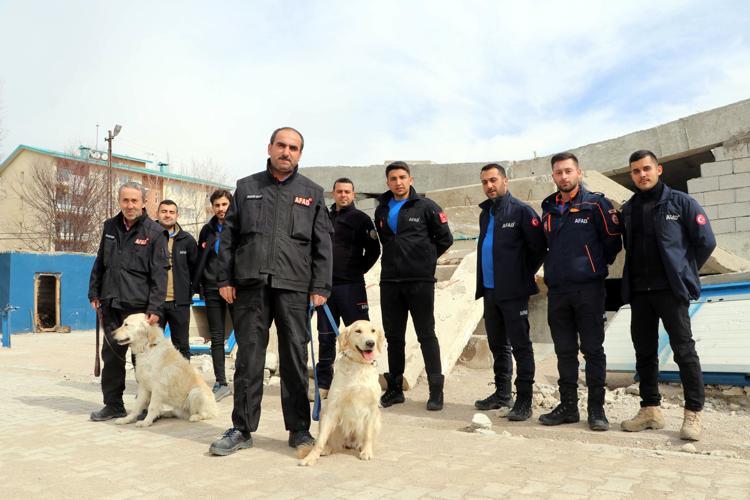 YARALI AYAKLARIYLA ENKAZDA SÜREKLİ ÇALIŞMAK İSTEDİLER