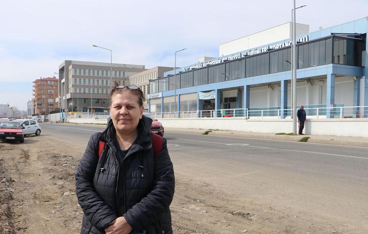 BİNANIN YIKILMASINI BEKLİYORUZ