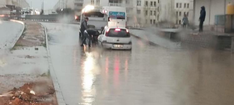 NUSAYBİNDE BODRUM KATLAR İLE CADDE VE SOKAKLAR SUYLA DOLDU