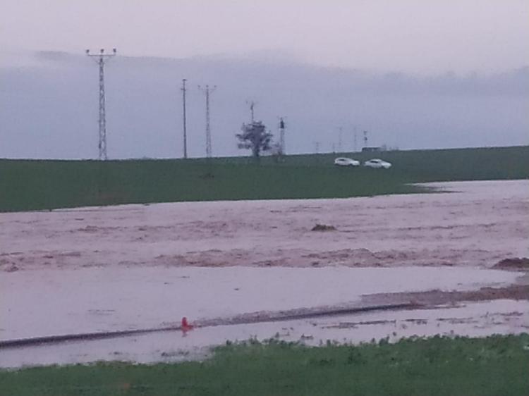 NUSAYBİNDE BODRUM KATLAR İLE CADDE VE SOKAKLAR SUYLA DOLDU