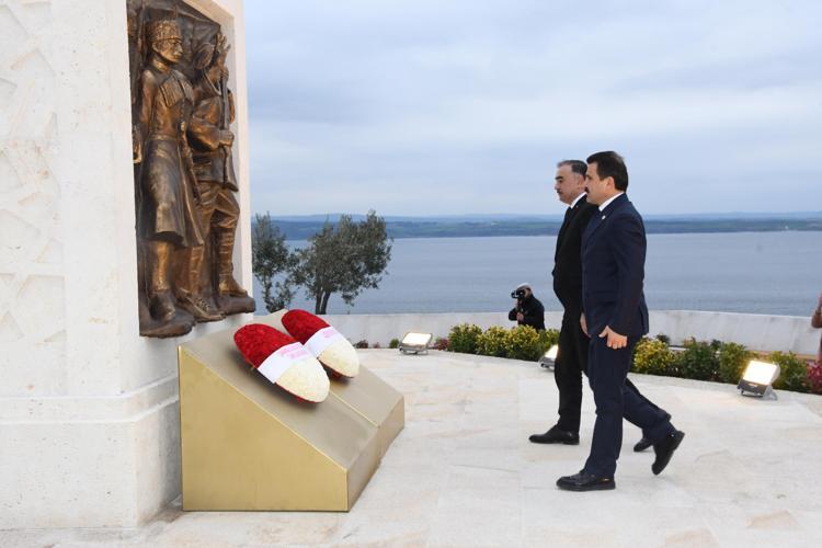 TÜRK ŞEHİTLİKLERİ ÜSLUBUNDA YAPILDI