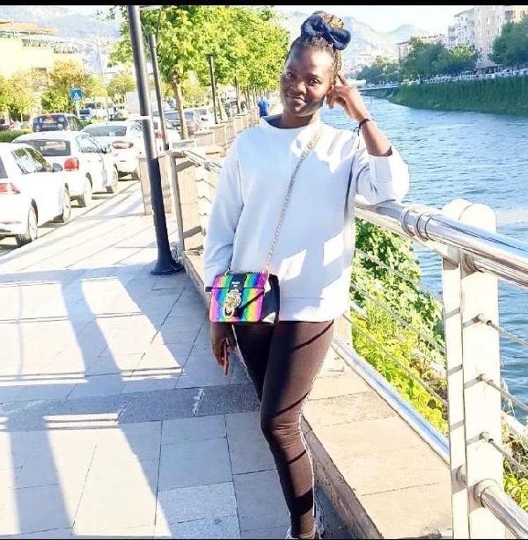 HER ZAMAN HAYATTA OLMAKTAN ZEVK ALIYORUM