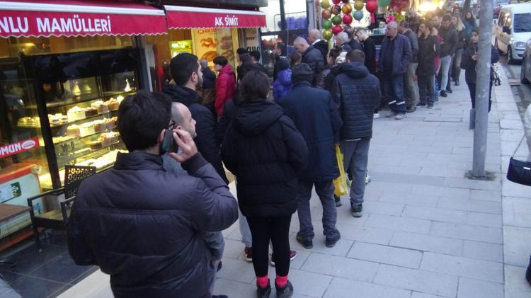 KADIKÖY VE AVCILARDA PİDE KUYRUĞU HAVADAN GÖRÜNTÜLENDİ