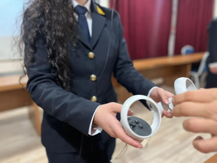 UZAKTAN BAĞLANAN KİŞİLER SESLİ OLARAK BİRBİRİYLE KONUŞABİLİYOR