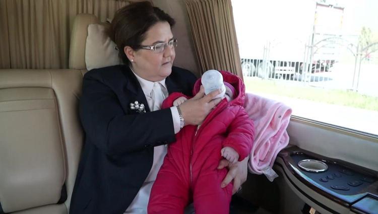 BAKAN YANIK TESLİM ETTİ