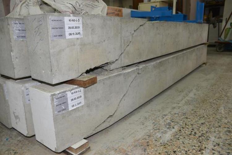 HER BİR ETRİYE KOLON DEMİRLERİNE BAĞLANMALI