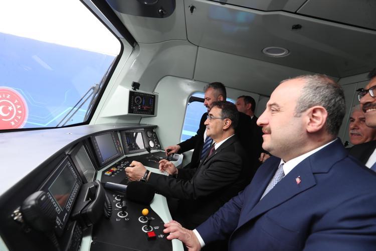 2 MİLYAR EUROLUK LOKOMOTİFLERİ YURT İÇİNDEN TEMİN ETMİŞ OLACAĞIZ