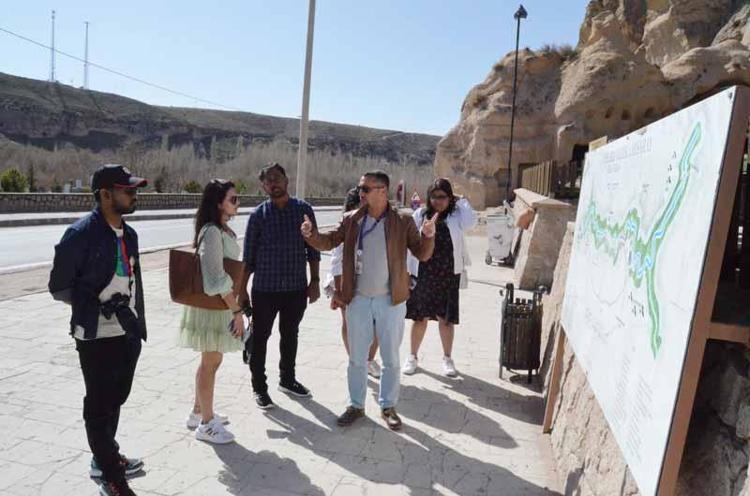 HER MEDENİYETTEN ZİYARETÇİMİZ VAR