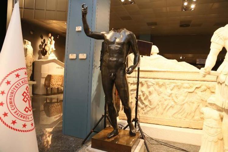 KOPENHAGDAKİ MÜZEDE SERGİLENİYOR