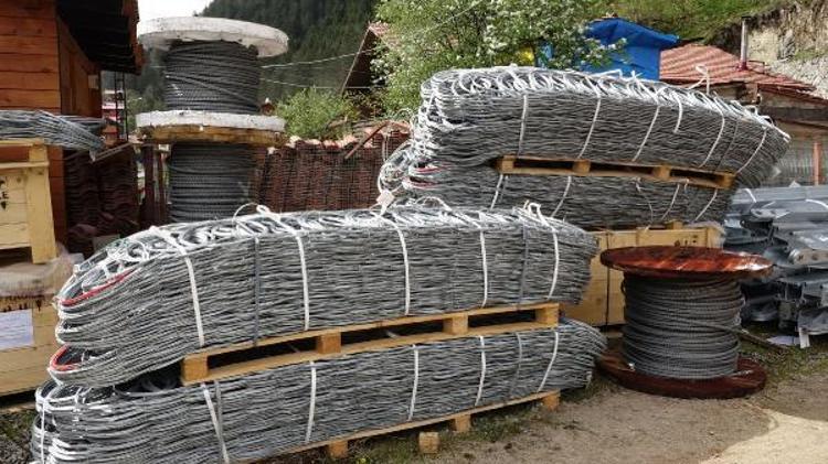 ‘TAŞ KOPUP GELİRSE NE EV BIRAKIR, NE CAMİ, NE DE İNSAN’