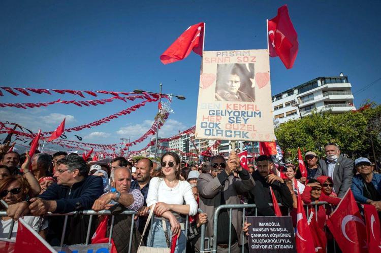 LİDERLER MİTİNG ALANINA TEKNE İLE GELDİ