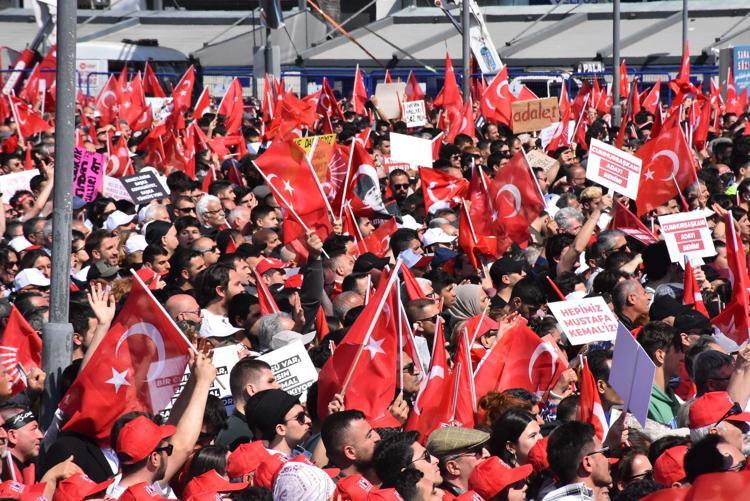 BU ÜLKEYE BAHARLARI, HUZURU, KARDEŞLİĞİ GETİRECEĞİM