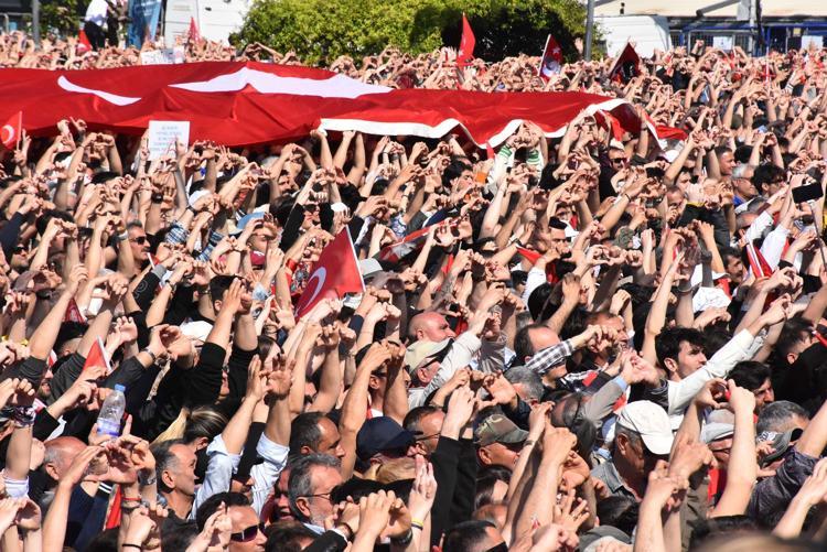 İZMİR SİZİ CUMHURBAŞKANI YAPMAYA KARARLI