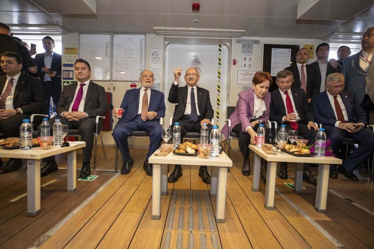 ONLARIN DEVRİ BİTTİ