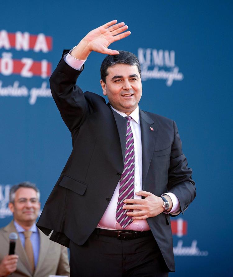 MİLLETİMİZ İKİ KADER YOLU BEKLİYOR