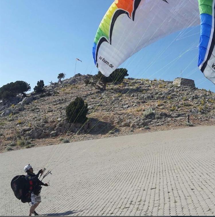 İNGİLİZ PARAŞÜTÇÜ TUTUKLANDI