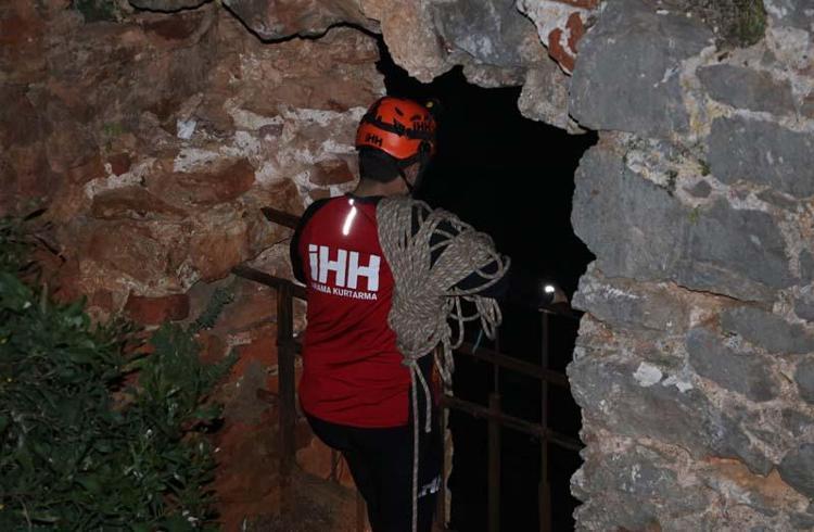 HELİKOPTER KUVVETLİ RÜZGAR NEDENİYLE UÇURUM KENARINA YAKLAŞAMADI