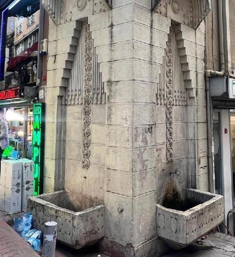 RÜSTEM PAŞA CAMİİ DE KÖTÜ DURUMDA