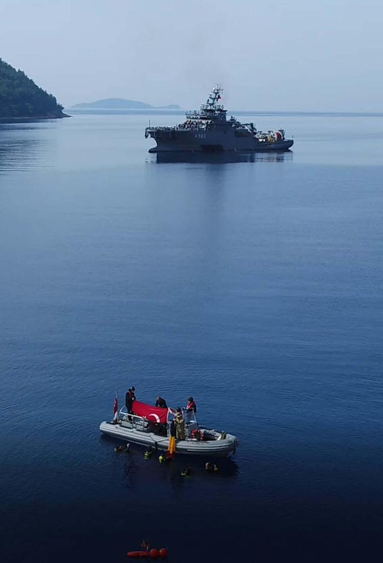 UZMAN EKİPLER, KAZAZEDELERE GEREKLİ MÜDAHALELERİ YAPTI