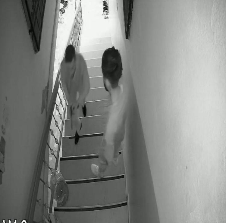 EŞİNE İŞKENCE YAPIYORDU