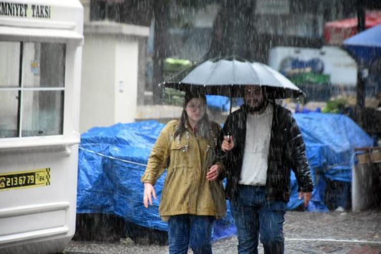 BAZI EVLERİ SU BASTI