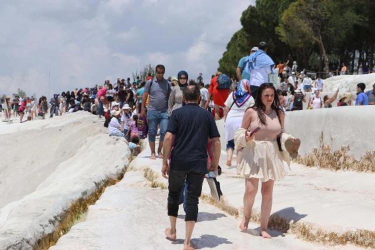 Müzeler Günü'nde ücretsiz olan ‘Beyaz Cennet Pamukkale'ye ziyaretçi akını