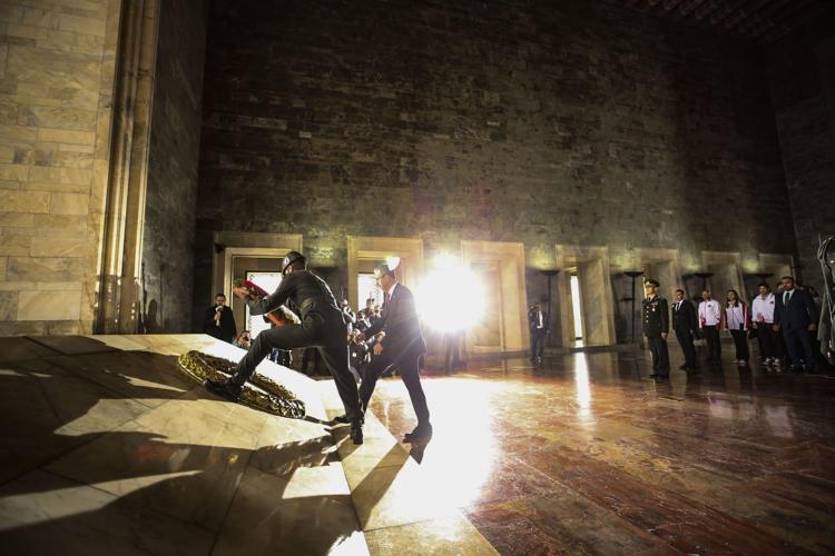 İLK TÖREN ANITKABİRDE