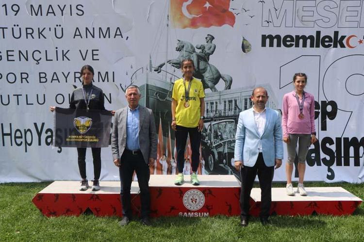 DERECEYE GİREN SPORCULARA ÖDÜLLERİ VERİLDİ