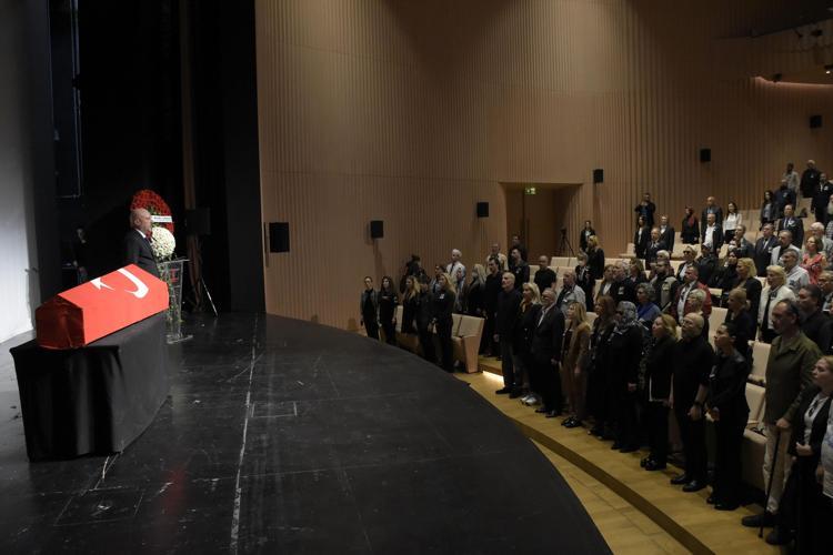 ZİNCİRLİKUYU MEZARLIĞINDA TOPRAĞA VERİLECEK