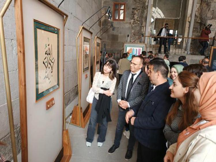 13 HATTATIN ESERİ YER ALIYOR