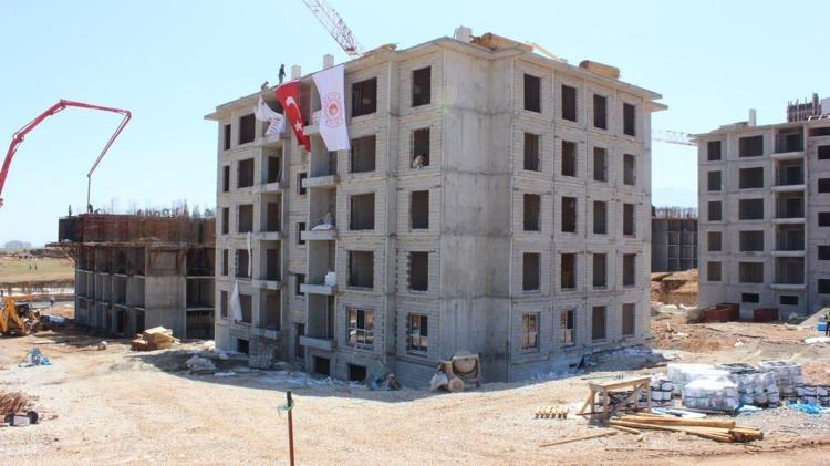 KAHRAMANMARAŞTA KONUTLAR YÜKSELMEYE BAŞLADI