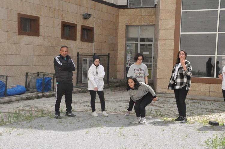 ‘GÖREVİMİ, HAYALİMDEKİ LİSEDE YAPIYORUM’