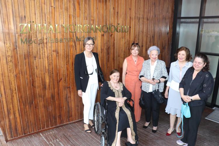 TÜRK KOKAN KIYAFETLER YARATTIM