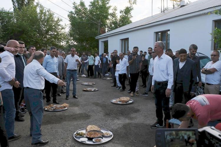 ‘ADETA GURMELER YARIŞIYOR’