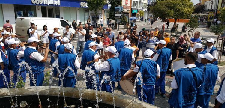 YER BULAMAYANLAR ÇADIRDA YA DA ARABADA KALACAK