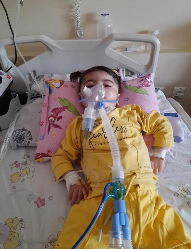 DEPREMDEN ETKİLENDİK, AMBULANSI KAZA YAPTI