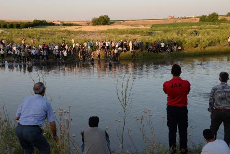DERİN, BULANIK VE GÜVENLİ OLMAYAN YERLERDE YÜZÜLMEMELİ