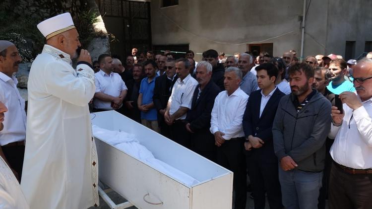 ‘EVLERİ HASAR GÖRMÜŞTÜ, ONU ONARIYORDU’