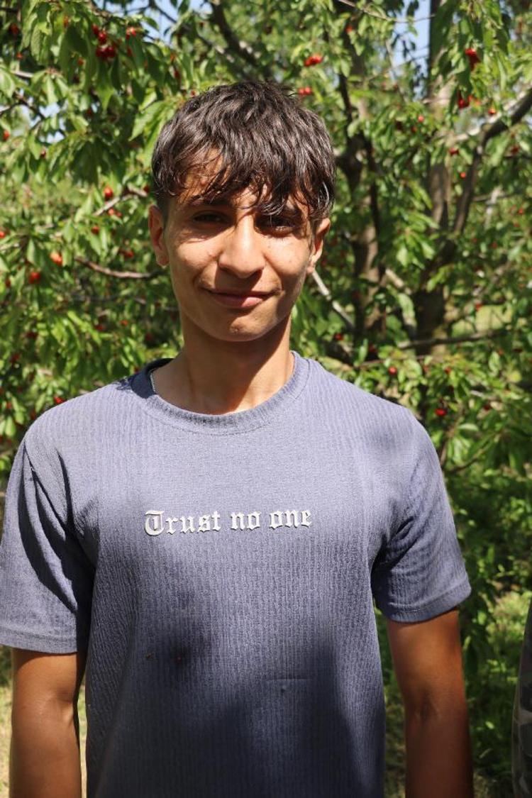 KİRAZ TOPLUYOR, TUSA HAZIRLANIYOR