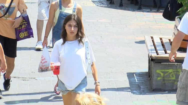 HERKES SERİNLEMEK İÇİN SAHİLE GELİYOR