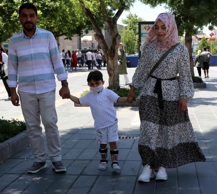 AİLELER MÜCADELEYİ BIRAKMASINLAR