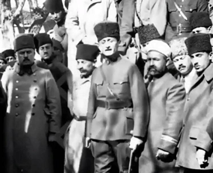 İŞGAL DÖNEMİNDE İZMİRE UÇAĞI İLE İNEN İLK KİŞİ BİNBAŞI FAZIL BEYDİR