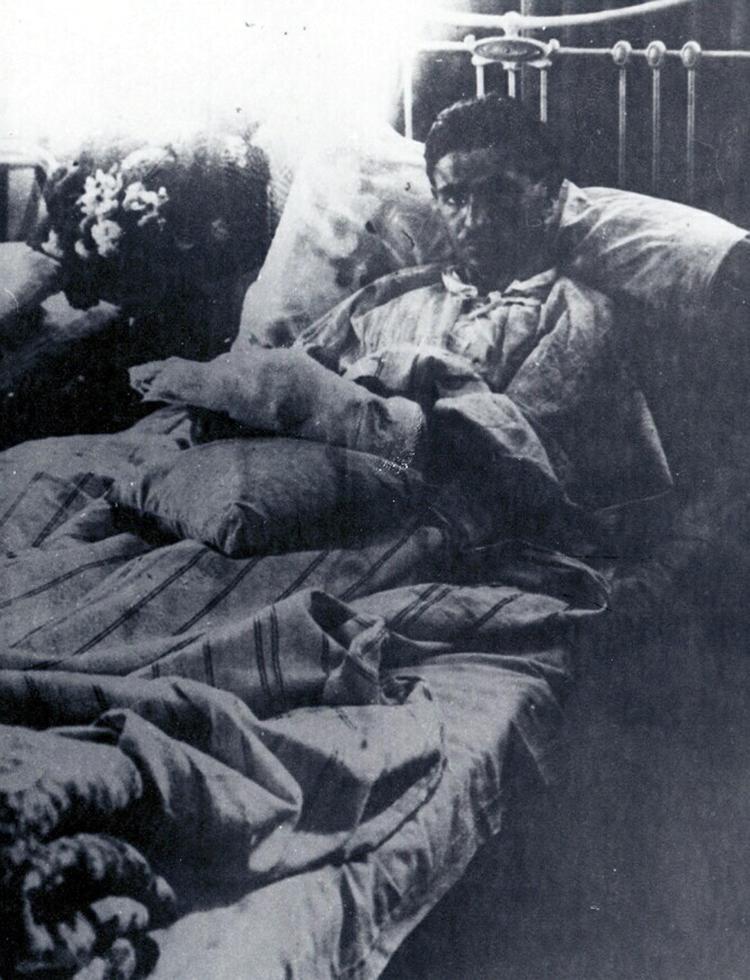 DEFİN SIRASINDA MEZARININ BAŞINDA KAZIM KARABEKİR PAŞA VAR