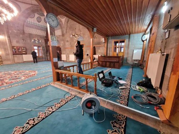 ‘CAMİYİ CİHAZLARLA BAĞLAYIP İZLİYORUZ, AYNI EKG GİBİ ÇEKİYORUZ’