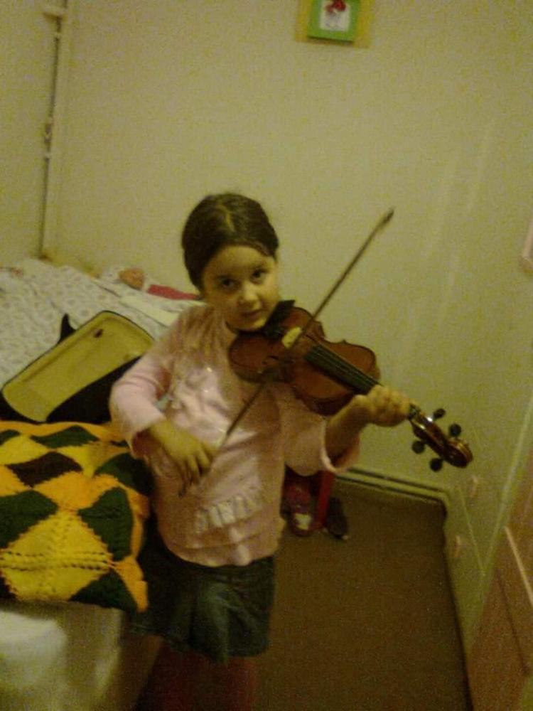 KEMAN SESİNİ DUYARAK BÜYÜDÜ