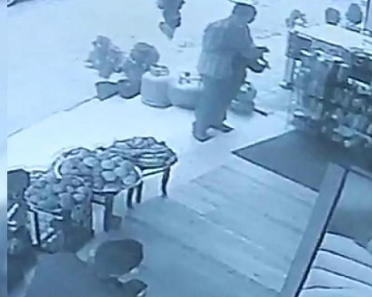 SAHİPLENME BAHANESİYLE KEDİ TOPLAMIŞ